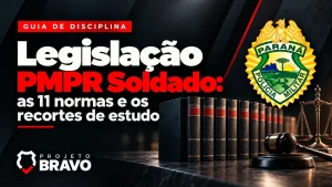 Legislação PMPR Soldado, com onze volumes de normas, martelo e balança.
